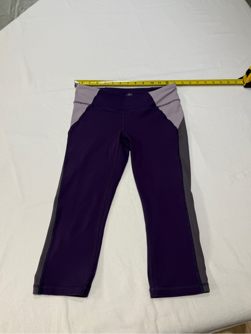 ALO Yoga Purple and Lavender Women’s Capri Leggings
